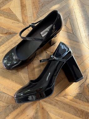 90s Core Steve Madden Black Patent Mary Jane Platforms Size 39 NWOT